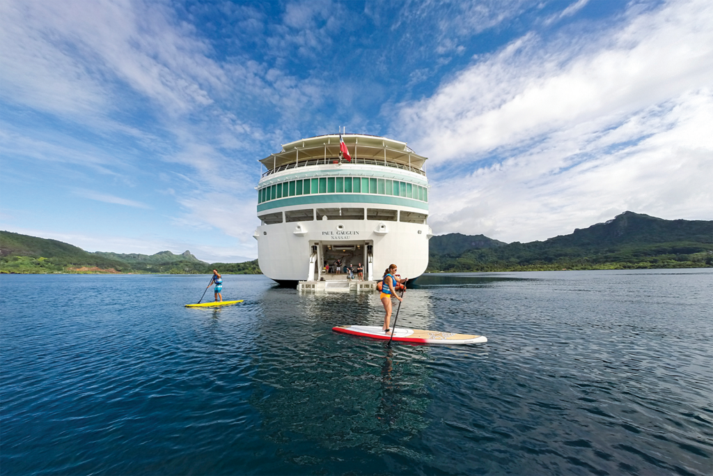 Paddleboard from Marina © Paul Gauguin