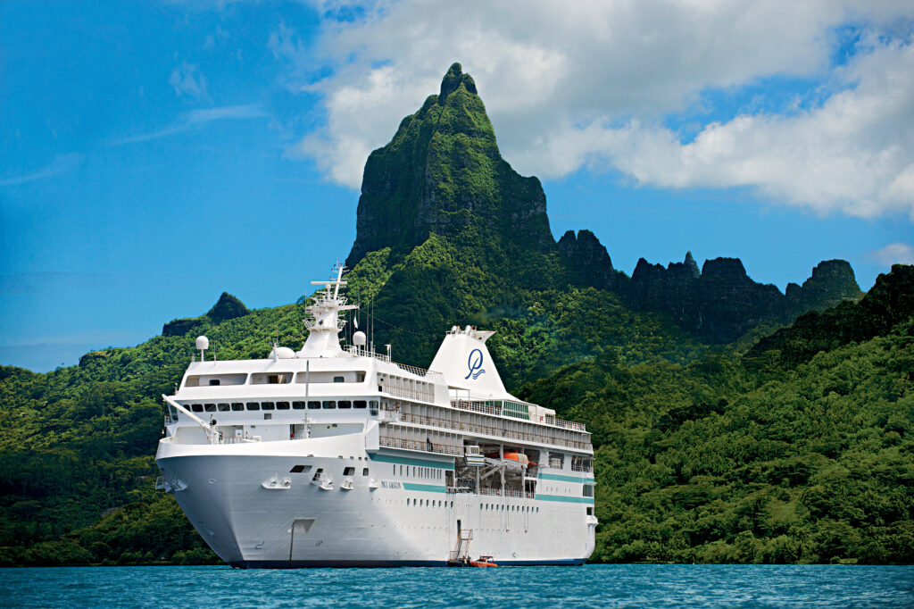 Paul Gauguin in Bora Bora (2)